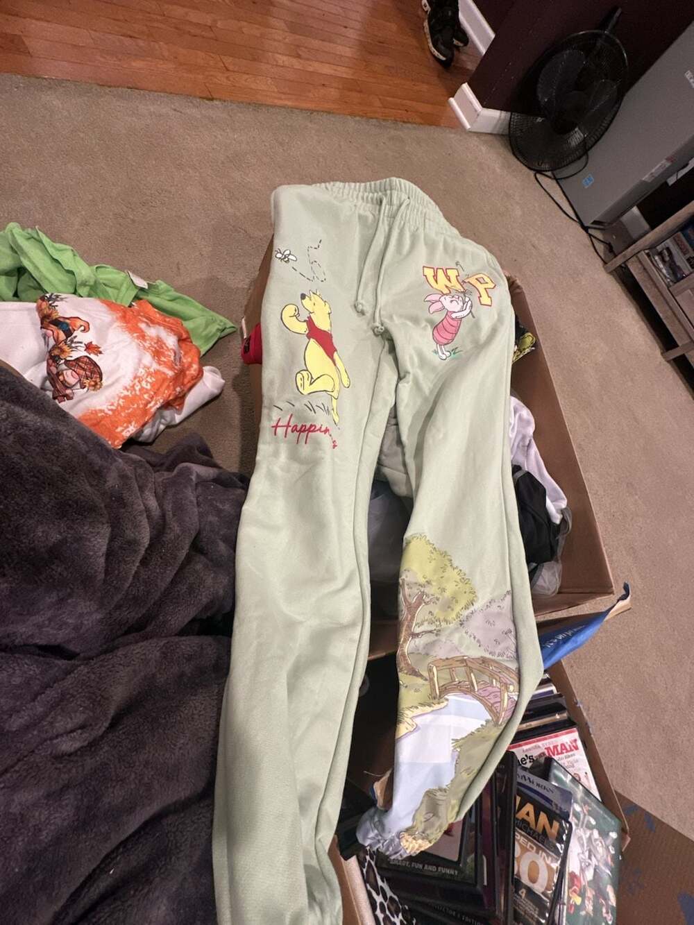 Disney Winnie the Pooh Light Green Graphic Fleece Jogger Sweatpants NWOT